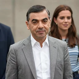 mr. bean as kate winslet's character in eternal sunshine of the spotless mind