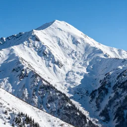 a high resolution image of a snow covered mountain