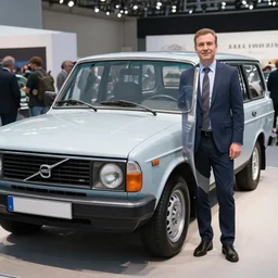 A man dresses up as an Volvo 240 goes too an car convention