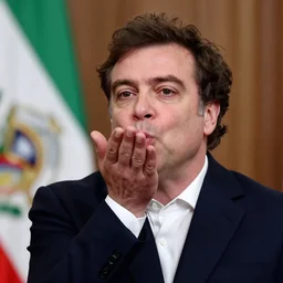 Gustavo Petro blowing a kiss