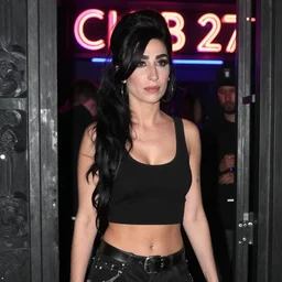 amy winehouse outside club 2 7 at nighttime, neon ( club 2 7 ) sign, club 2 7 neon sign