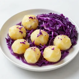Red cabbage with potato dumplings
