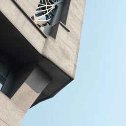 down shot photo on the edge of a building, yaw 8 5 degrees