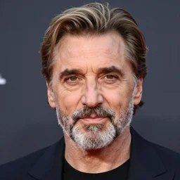 Christoph Waltz, shaved beard