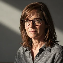 real-life Louise belcher photographed by Annie Leibovitz, (((((((glasses)))))))
