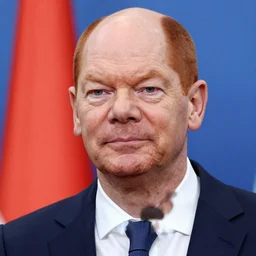 olaf scholz with a giand red head with thick veins