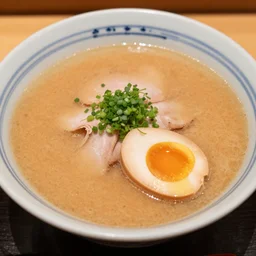 A delicious bowl of Japanese shio ramen, Michelin Star, food photography, warm lighting