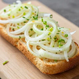 onion sandwich, lots of onions, many onions, extreme onion, food photography