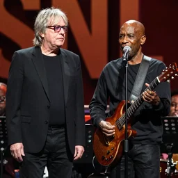 full band photo with eric clapton and tab benoit, iconic photo, snl stage, 2 4 - 7 0 mm f / 2. 8