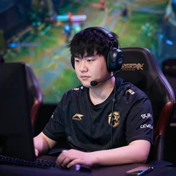 league of legends player