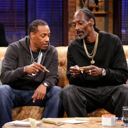 snoop dogg teaches theo how to roll a spliff on the cosby show