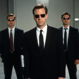a film still from men in black ( 1 9 9 7 )
