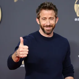 ryan reynolds doing a thumbs up