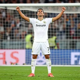 Humberto Suazo celebrating a goal