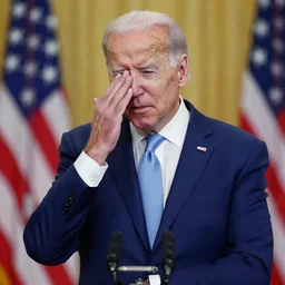 joe biden 😵💫