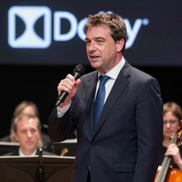 François Hollande giving a concert, EOS 5D, ISO100, f/8, 1/125, 84mm, RAW Dual Pixel, Dolby Vision, HDR, professional