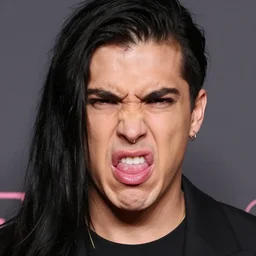 man angry after lips swelled from the kylie jenner lip challenge
