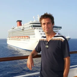 tom ( ( cruise ship ) )