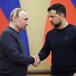 putin shaking hand with zelensky