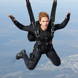 scarlett johansson parachuting, tactical wear