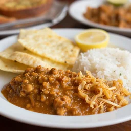 close - up focused dslr photograph of an nicaraguan dinner, 8 k, high detail, volumetric lighting, hyperrealism, aesthetically pleasing, studio lighting, trending