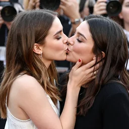 miranda cosgrove kisses a young fan, highly detailed