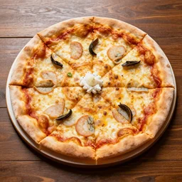 a sushi with the shape of a pizza
