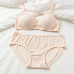 amber heard on cute underwear on a queen size bed