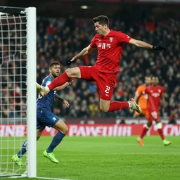 robert lewandowski skying close shot by picasso