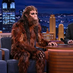 Neanderthal interviewed on The Tonight Show, Homo neanderthalensis, 2022 TV footage, talk show