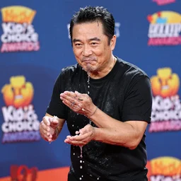 Tommy Wiseau gets slimed at the Kid's choice awards