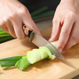 cutting leeks
