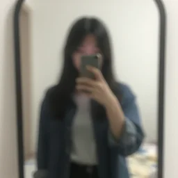 blurry mirror selfie
