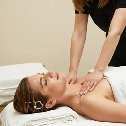 Lucky guy gets a massage from Kate Upton