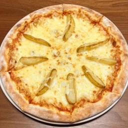a pizza with potatoes and lots of cheese
