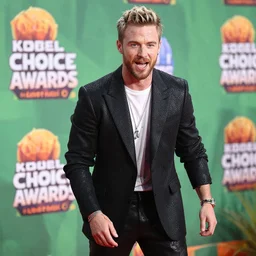 brandon rogers getting slimed at kids choice awards
