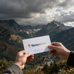 creator of forocoches handing out invitations